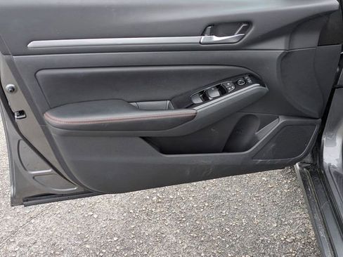 Used 2025 Nissan Altima 2.5 SR image 10