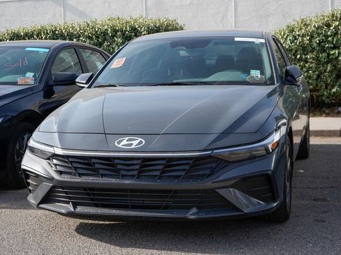 Used 2025 Hyundai Elantra Sport image 1