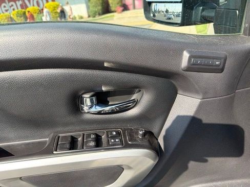 Used 2017 Nissan Titan SL AWD/4WD image 14