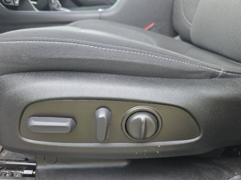 Used 2023 Chevrolet Traverse LT image 13