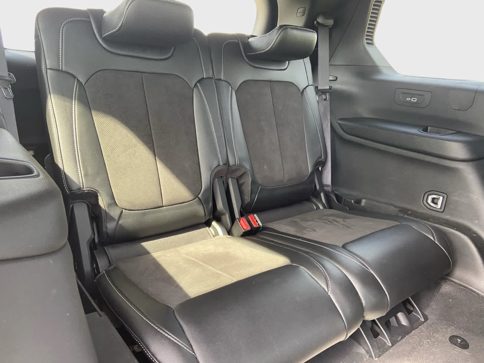 Used 2024 Jeep Grand Cherokee L Altitude AWD/4WD image 18