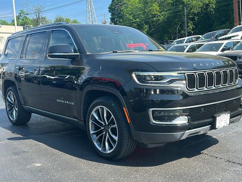 Certified 2022 Jeep Wagoneer Series III w/ Premium Group I AWD/4WD image 3