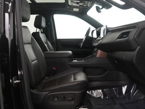 Used 2021 Chevrolet Suburban High Country w/ Premium Package image 11