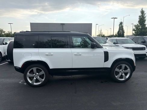 Used 2024 Land Rover Defender 110 X-Dynamic SE AWD/4WD image 5