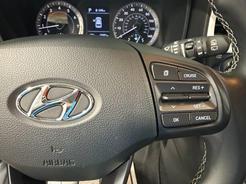 Used 2022 Hyundai Venue Limited FWD image 35
