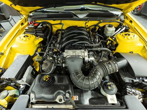 Used 2005 Ford Mustang GT Premium image 13