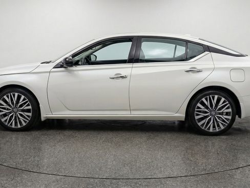 Used 2025 Nissan Altima 2.5 SV FWD image 5