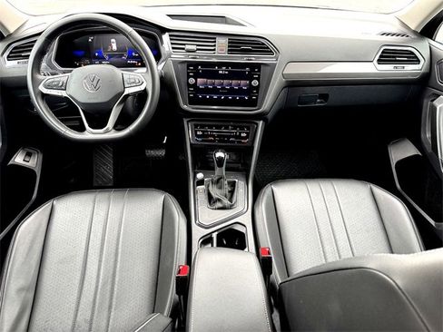 Certified 2024 Volkswagen Tiguan SE image 29