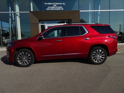Used 2023 Chevrolet Traverse Premier w/ LPO, Floor Liner Package FWD image 2