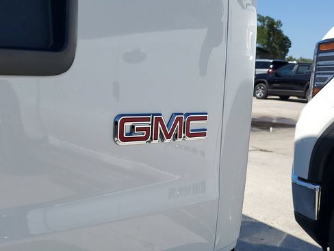 New 2026 GMC Savana 2500 Extended RWD image 7