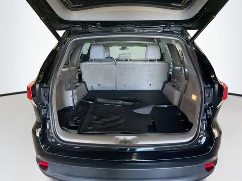 Used 2017 Toyota Highlander XLE w/ Carpet Mat Package AWD/4WD image 31