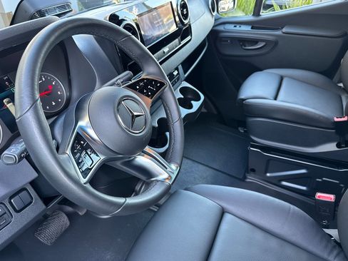 Used 2025 Mercedes-Benz Sprinter 2500 image 10