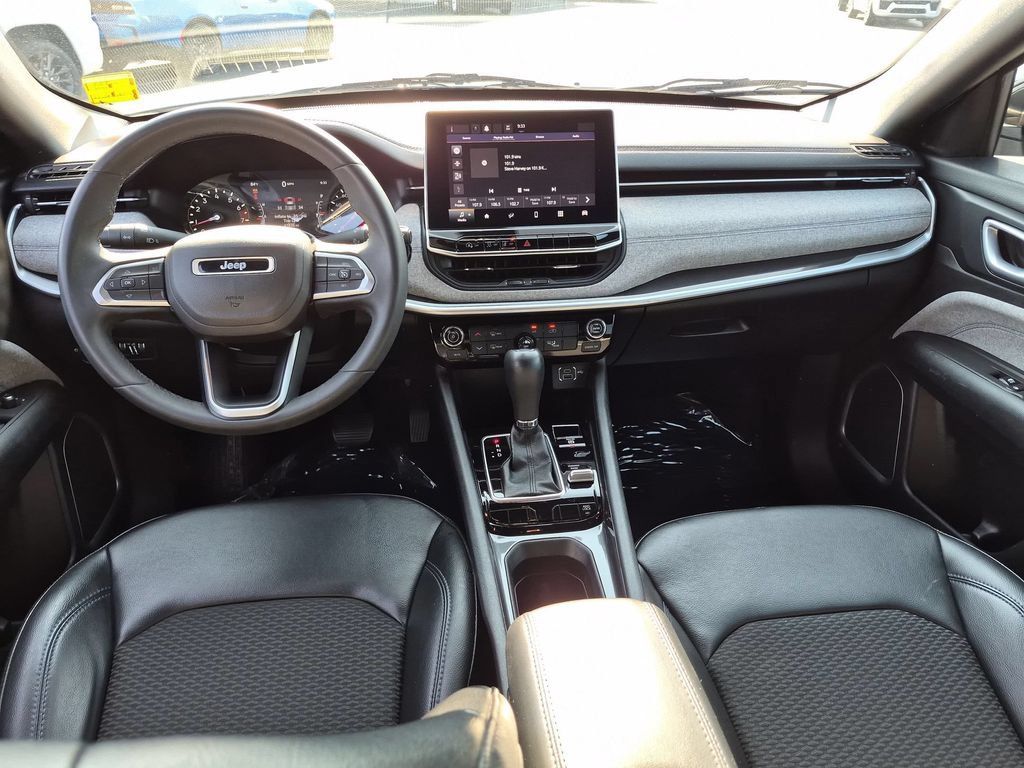 Used 2023 Jeep Compass Latitude AWD/4WD image 24