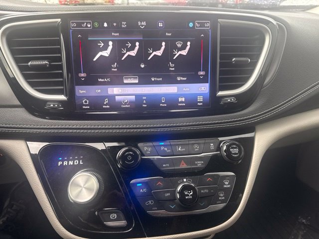 Used 2022 Chrysler Pacifica Touring-L w/ Uconnect Theater Family Group FWD image 9