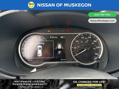 New 2025 Nissan Versa SR w/ Trunk Package image 18