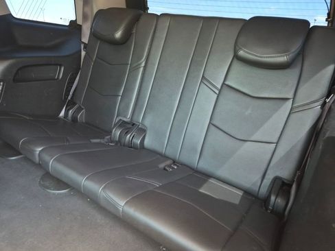 Used 2016 Cadillac Escalade Luxury AWD/4WD image 12