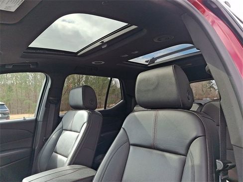 Used 2023 Chevrolet Traverse RS image 15