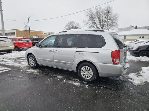 Used 2012 Kia Sedona LX image 7