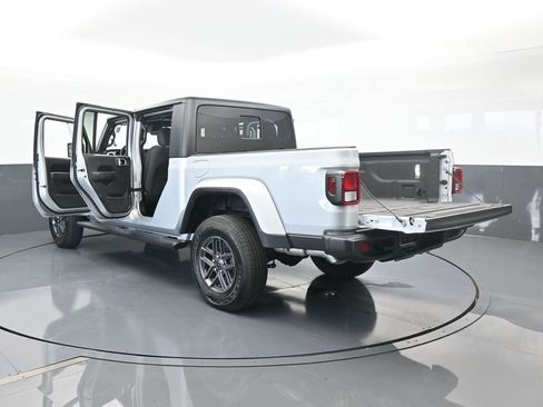 Certified 2024 Jeep Gladiator Sport image 68