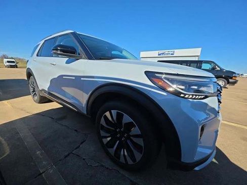 Used 2025 Ford Explorer Platinum w/ LUX Leather Package image 10