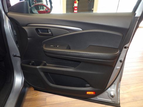 Used 2023 Honda Passport EX-L image 12