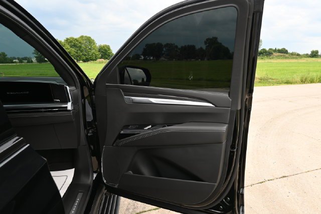 Used 2026 Cadillac Escalade V AWD/4WD image 18
