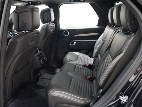 Used 2024 Land Rover Discovery Dynamic SE image 31