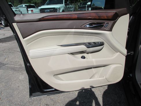 Used 2016 Cadillac SRX Luxury w/ Driver Awareness Package FWD image 9