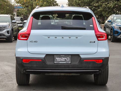 Used 2025 Volvo XC40 B5 Plus AWD/4WD image 7