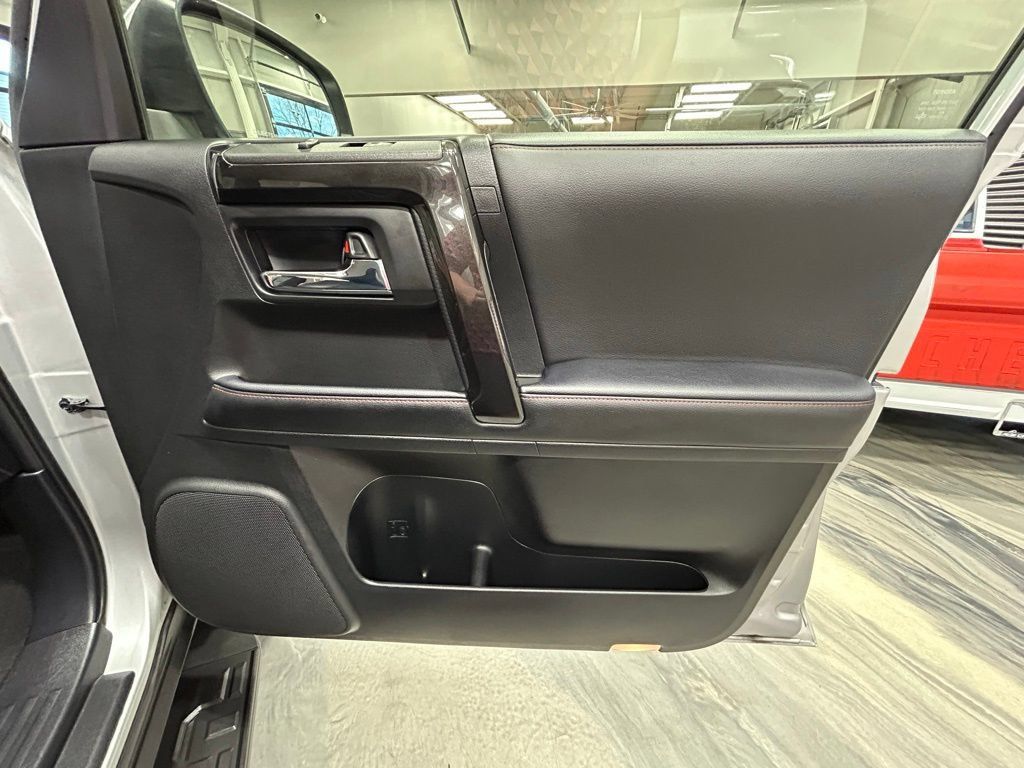 Used 2024 Toyota 4Runner TRD Off-Road Premium AWD/4WD image 39