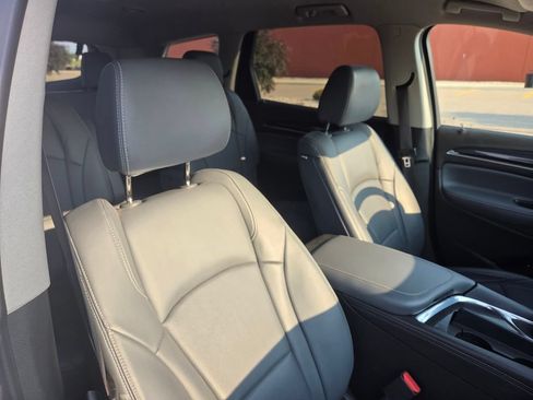 Used 2020 Buick Enclave Essence AWD/4WD image 36