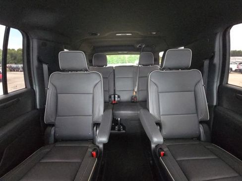 Used 2026 Chevrolet Suburban Premier AWD/4WD image 20