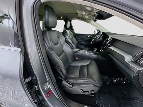 Used 2018 Volvo XC60 T5 Momentum w/ Vision Package AWD/4WD image 30