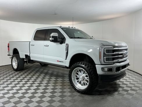Used 2025 Ford F350 Platinum w/ Platinum Plus Package AWD/4WD image 3