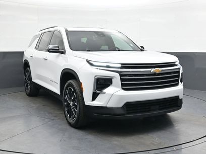 Used 2025 Chevrolet Traverse LT w/ Sun and Wheel Package