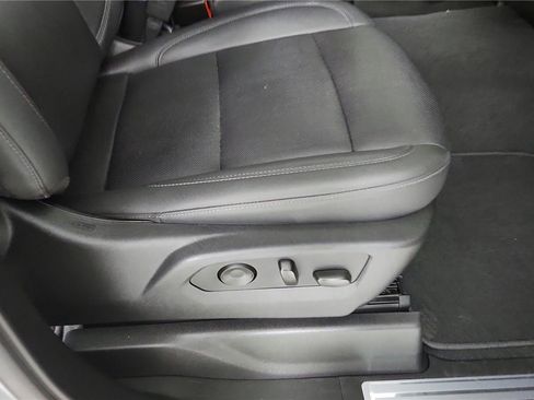 Used 2025 GMC Sierra 1500 SLT AWD/4WD image 24