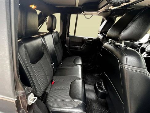 Used 2016 Jeep Wrangler Unlimited Sahara image 28