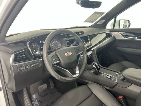 Used 2025 Cadillac XT6 Premium Luxury w/ Technology Package image 10