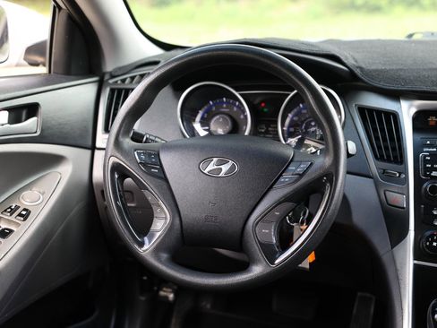 Used 2011 Hyundai Sonata GLS image 25