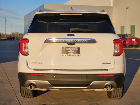 Used 2023 Ford Explorer Limited w/ Equipment Group 301A image 8