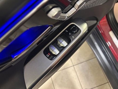 Used 2025 Mercedes-Benz GLC 350e GLC 350e image 11