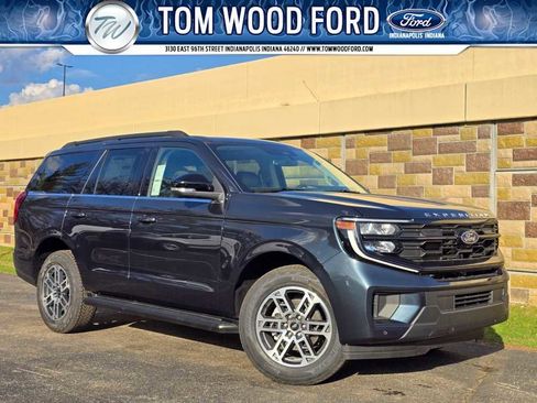 New 2026 Ford Expedition Active image 1