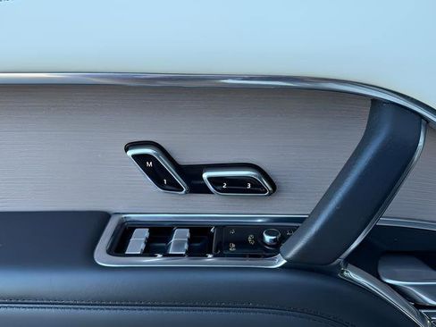 Certified 2023 Land Rover Range Rover SE image 11