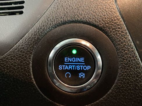 Used 2018 Ford Explorer XLT image 9