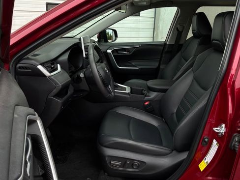 Used 2024 Toyota RAV4 XLE Premium FWD image 10