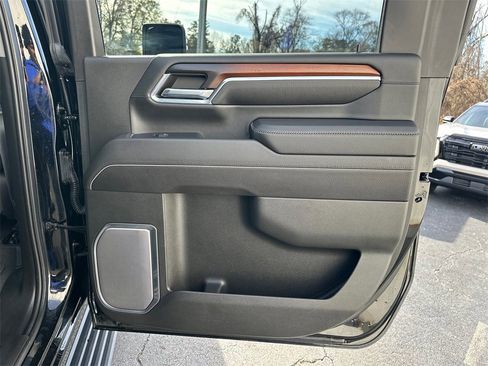 Used 2024 GMC Sierra 2500 Denali w/ Denali Reserve Package image 17