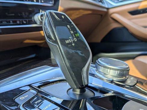 Used 2019 BMW 530i w/ Convenience Package RWD image 12