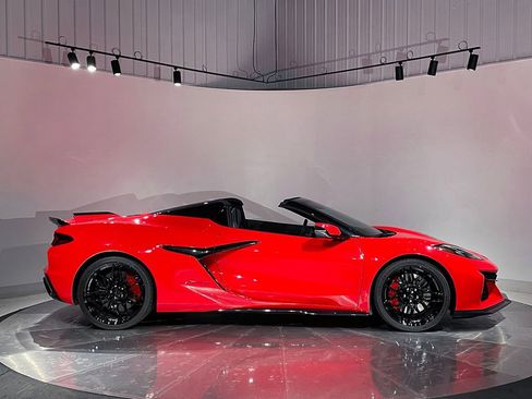 Used 2024 Chevrolet Corvette Z06 RWD image 38