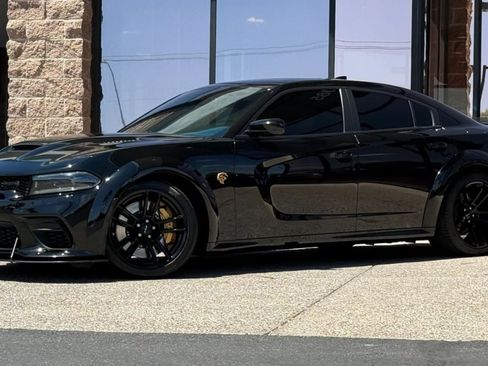 Used 2022 Dodge Charger SRT Hellcat w/ Harman/Kardon Audio Group RWD image 3