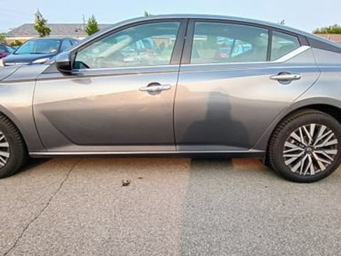 Used 2023 Nissan Altima 2.5 SV w/ SV Premium Package AWD/4WD image 4